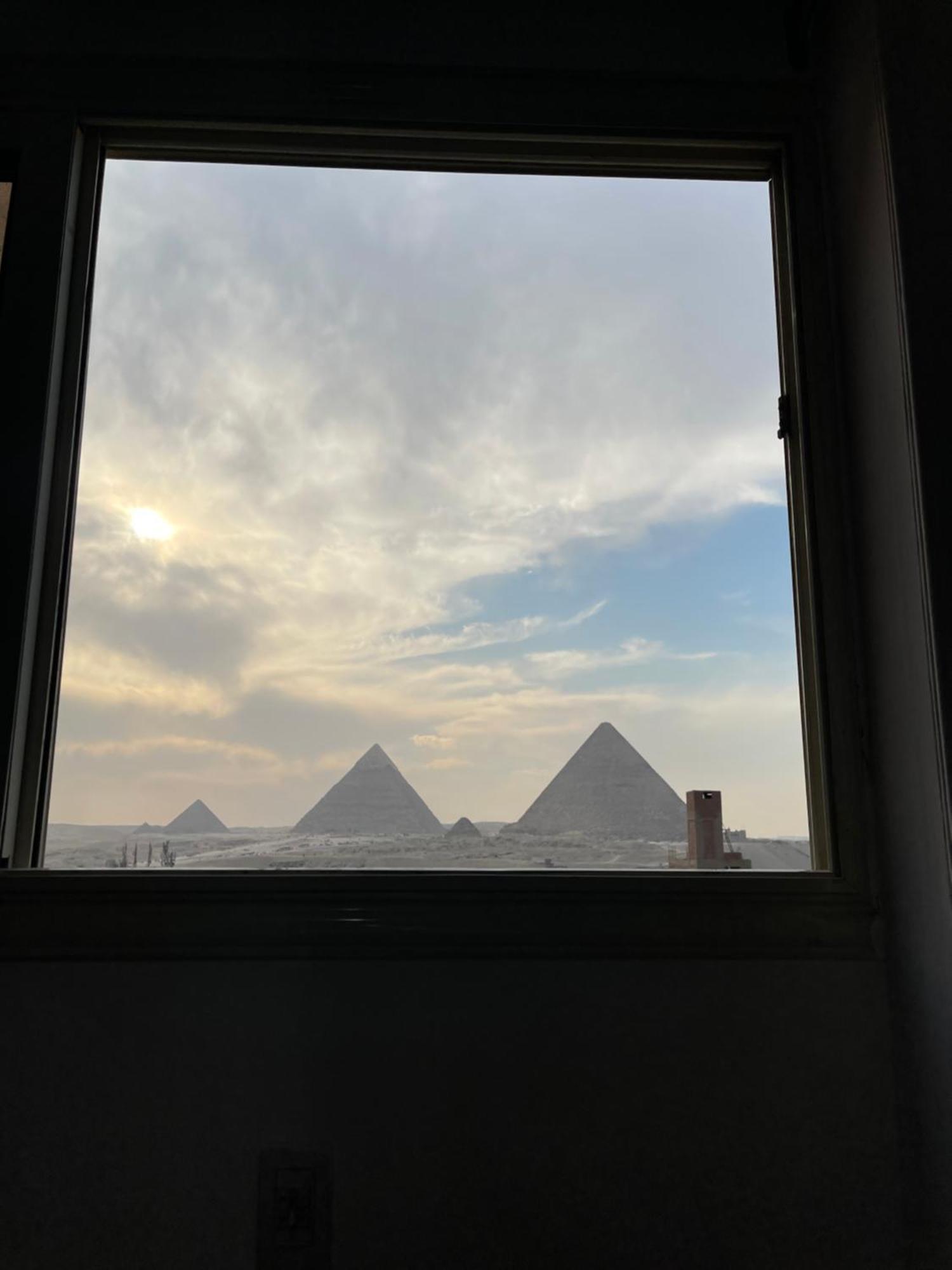 Bastet Pyramids View Il Cairo